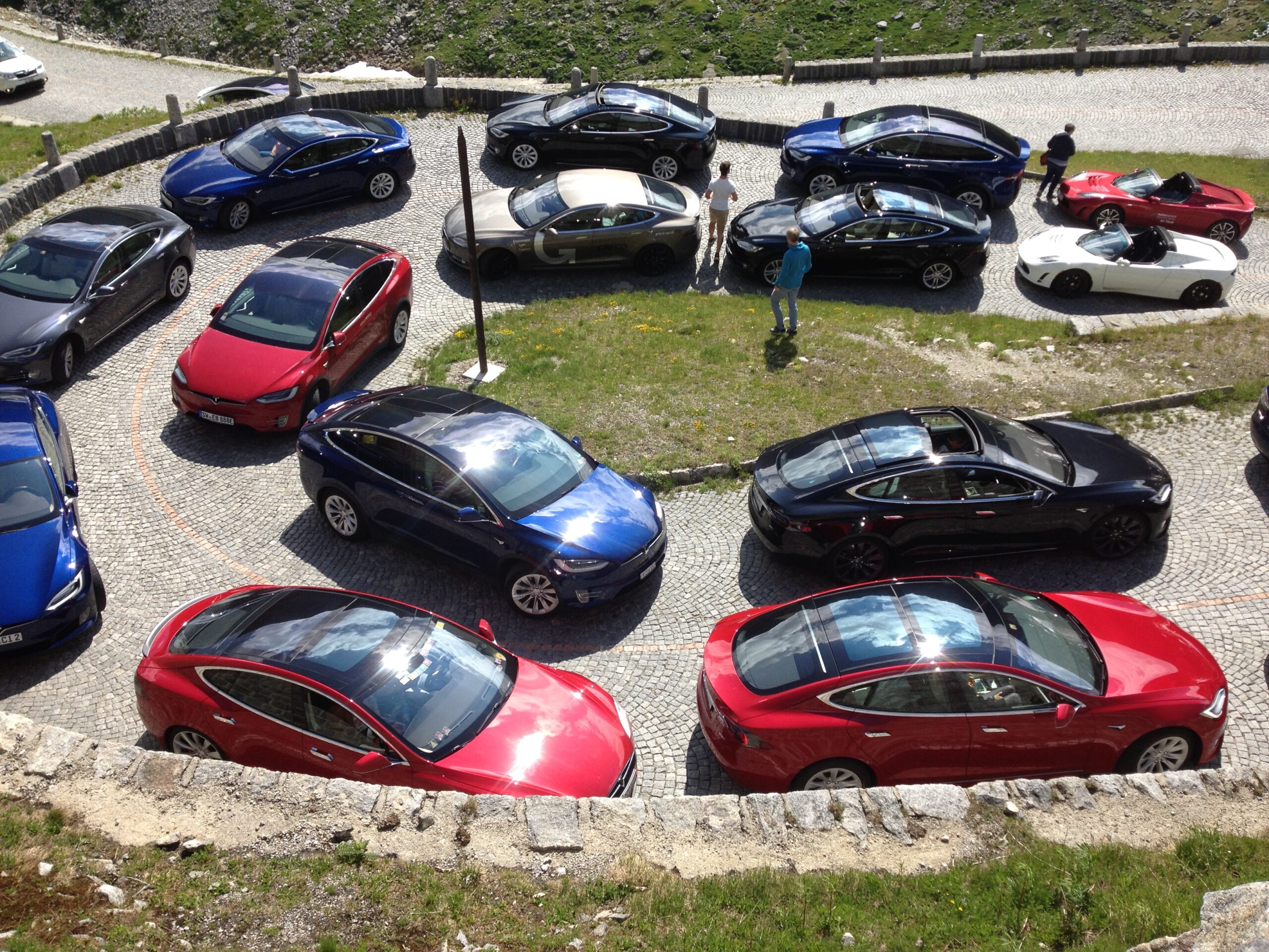 Tesla auf Alpenfahrt